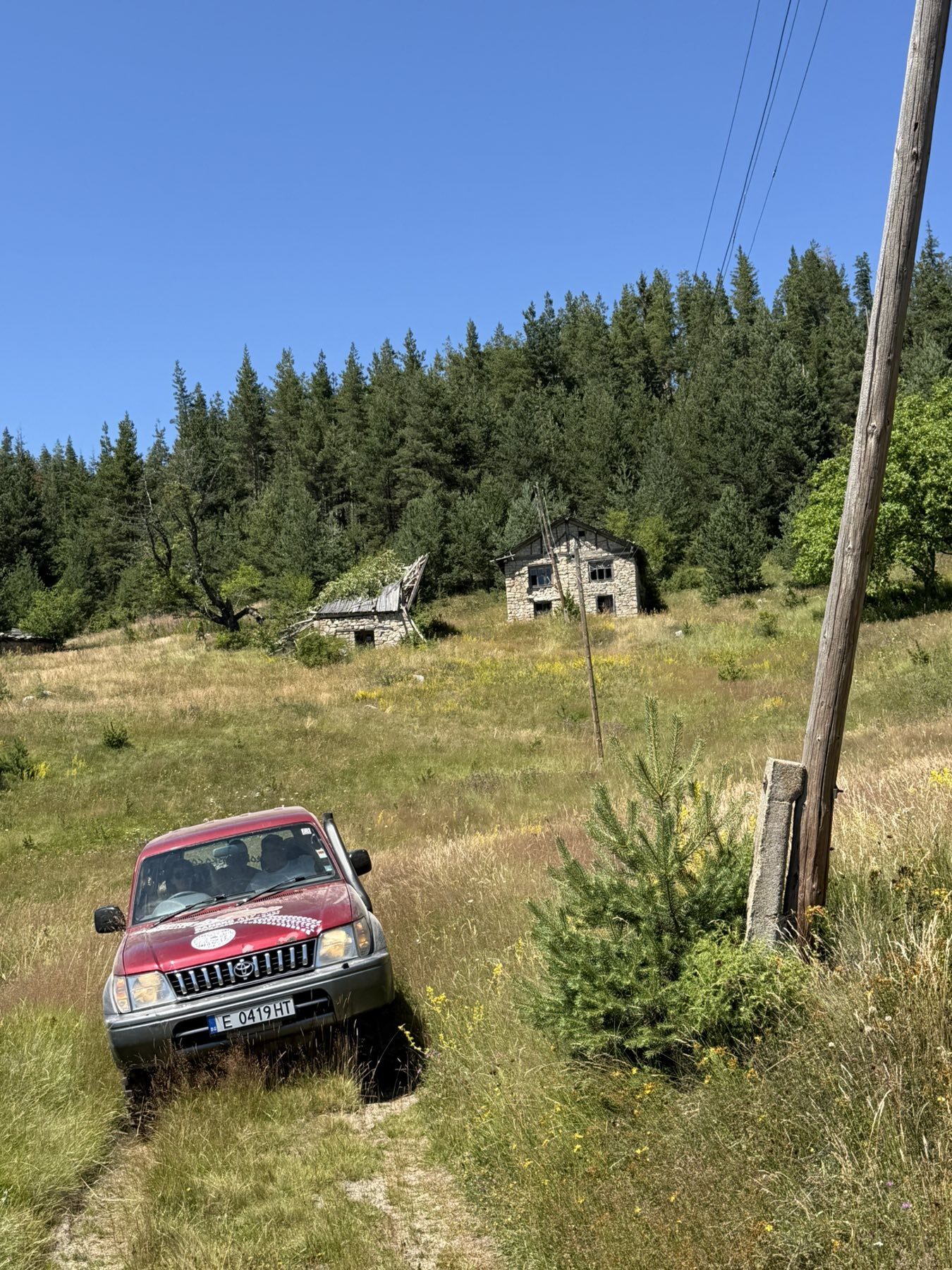 Off-road джип с гости на двора на Ламбиеви Колиби